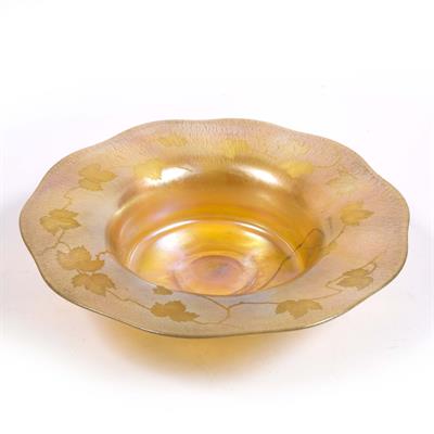 Lot 539 - Tiffany iridescent lustre large bowl