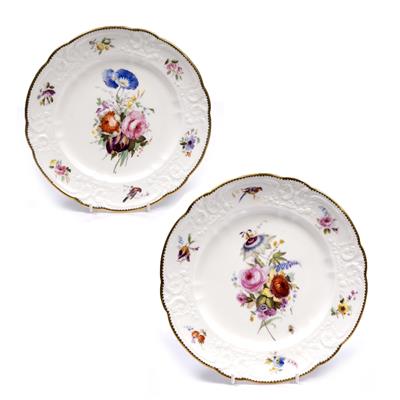 Lot 543 - A pair of Nantgarw porcelain plates