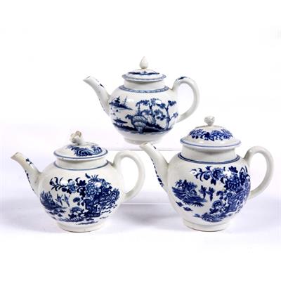 Lot 547 - Three Worcester teapots