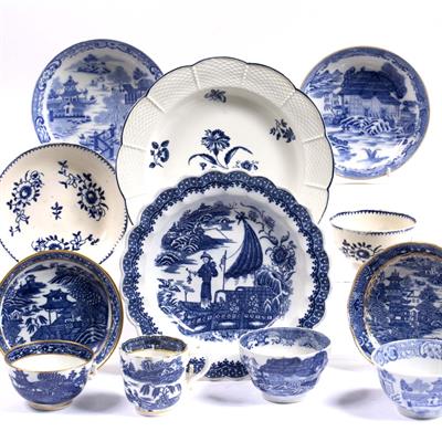 Lot 550 - Salopian ware scallop dish