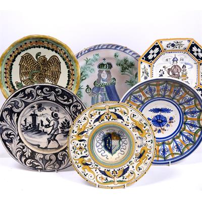 Lot 605 - Group of six maiolica plates