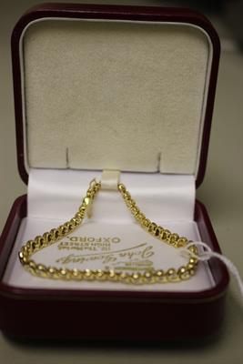 Lot 26 - AN 18TH CARAT GOLD DIAMOND SET BRACELET of tier shaped articulated links