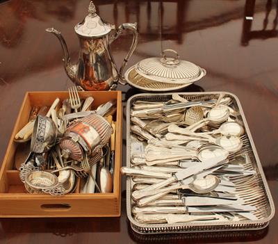Lot 31 - A QUANTITY OF SILVER PLATED FLATWARE