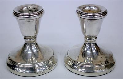 Lot 51 - A PAIR OF PAYNE & SON SMALL SILVER CANDLESTICKS