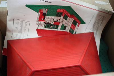 Lot 89 - AN OLD UNBOXED PART BAYKO SET with instructions etc. (AF)