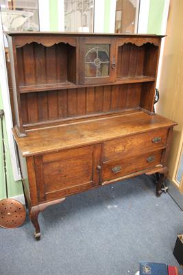 Lot 103 - AN EARLY 20TH CENTURY OAK DRESSER