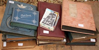 Lot 124 - A LARGE COLLECTION OF ANTIQUE AND LATER POSTCARDS