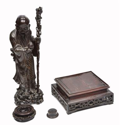 Lot 179 - AN EARLY 20TH CENTURY CHINESE HARDWOOD FIGURE of a bearded man with a staff and having inlaid wire