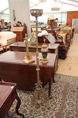 Lot 271 - A VICTORIAN BRASS ADJUSTABLE LAMP STANDARD with pierced tripod base together with a brass table lamp