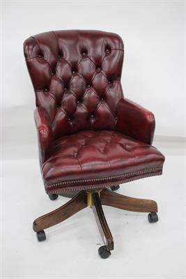 Lot 281 - A RED LEATHER BUTTON UPHOLSTERED DESK CHAIR on five splaying legs 59cm wide