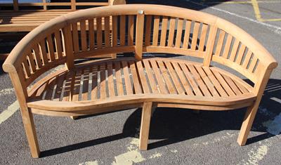Lot 303 - A MODERN TEAK GARDEN SEAT with rounded back