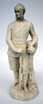 Lot 324 - A PARIAN TYPE WARE FIGURE of a Scottish military Officer resting against a tree stump 43cm high