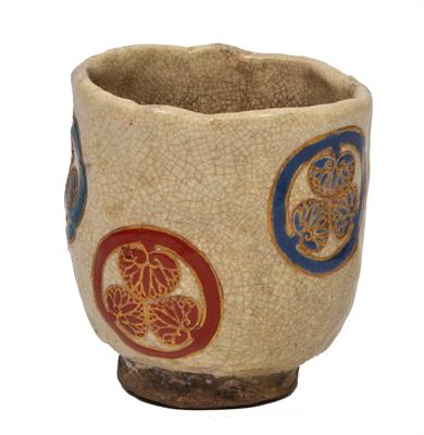 Lot 339 - AN ORIENTAL CRACKLE GLAZED POTTERY TEABOWL