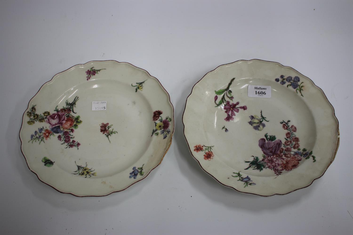 Lot 366 - A PAIR OF 18TH CENTURY CHELSEA PORCELAIN PLATES