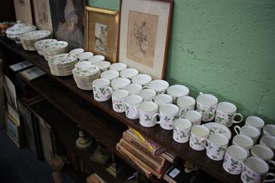 Lot 420 - A QUANTITY OF WEDGEWOOD WILD STRAWBERRY PART DINNER SERVICE consisting of a tureen