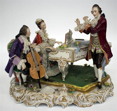 Lot 476 - A CONTINENTAL PORCELAIN GROUP OF THREE MUSICIANS in 18th century dress