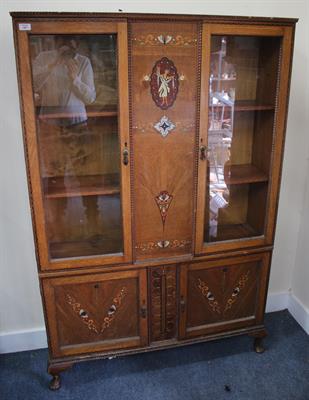 Lot 487 - AN EARLY 20TH CENTURY CONTINENTAL OAK DISPLAY CABINET