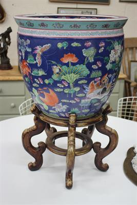 Lot 512 - A LARGE 20TH CENTURY CHINESE PORCELAIN FISH BOWL