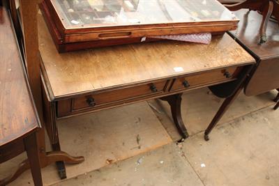 Lot 515 - A LATE 19TH/EARLY 20TH CENTURY MAHOGANY SOFA TABLE