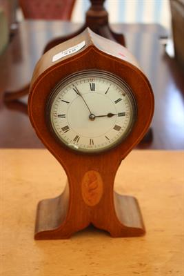 Lot 518 - AN EDWARDIAN MAHOGANY MANTEL CLOCK