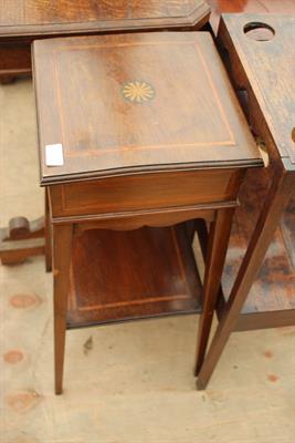 Lot 524 - AN EDWARDIAN MAHOGANY SEWING TABLE