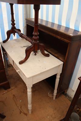 Lot 525 - AN EARLY 20TH CENTURY MAHOGANY OPEN FRONT BOOKCASE with two adjustable shelves on splayed bracket