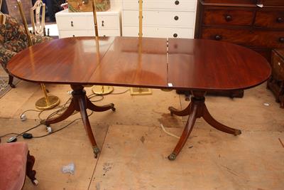Lot 531 - AN EARLY 20TH CENTURY MAHOGANY TWIN PEDESTAL DINING TABLE with brass castors