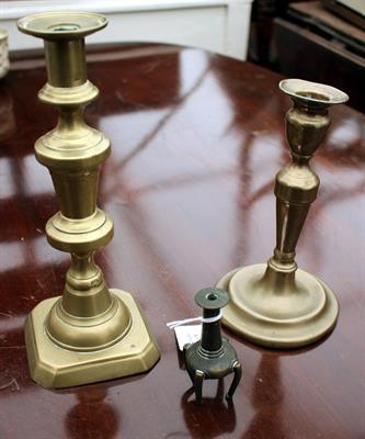 Lot 542 - A SMALL ANTIQUE BRONZE VASE