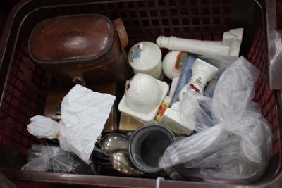 Lot 564 - MISCELLANEOUS ITEMS to include a pair of early 20th Century Warner & Swasey binoculars