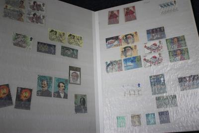 Lot 605 - MISCELLANEOUS EPHEMERA to include tea cards and stamps