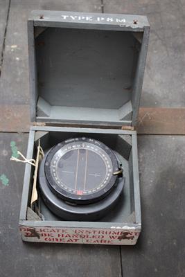 Lot 652 - A WORLD WAR II BUBBLE COMPASS in grey painted pine box