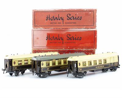 Lot 14 - A GROUP OF THREE HORNBY SERIES 'O' GAUGE PULLMAN COACHES