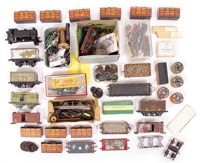 Lot 31 - A COLLECTION OF MISCELLANEOUS HORNBY AND OTHER 'O' GAUGE ITEMS FOR RESTORATION