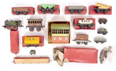 Lot 40 - A COLLECTION OF HORNBY 'O' GAUGE RAILWAY ITEMS