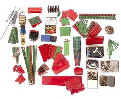 Lot 47 - A COLLECTION OF MID 20TH CENTURY MECCANO
