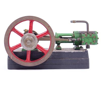 Lot 56 - A SCALE MODEL SINGLE CYLINDER STEAM ENGINE