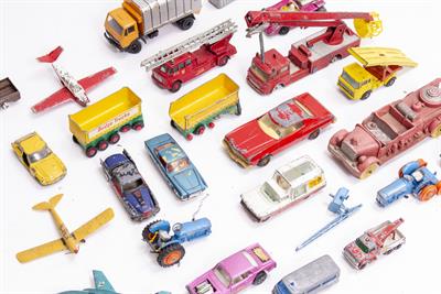 Lot 60 - A COLLECTION OF DIE CAST MODEL CARS