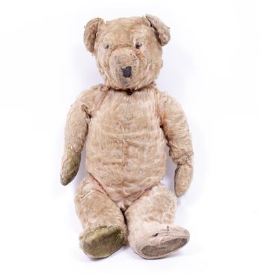 Lot 63 - AN EARLY 20TH CENTURY MOHAIR TEDDY BEAR (POSSIBLY STEIFF OR BING)