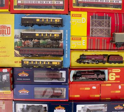 Lot 68 - A SMALL COLLECTION OF HORNBY BOXED TRAINS