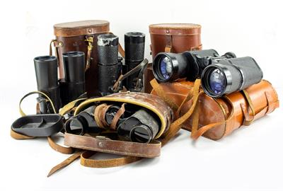Lot 127 - A QUANTITY OF BINOCULARS