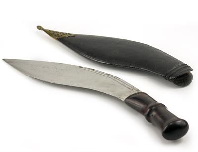 Lot 179 - A LATE 19TH / EARLY 20TH CENTURY EASTERN KUKRI TYPE KNIFE