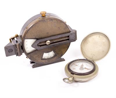 Lot 182 - A MILITARY POCKET COMPASS