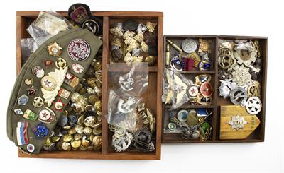 Lot 187 - A COLLECTION OF MILITARY BUTTONS