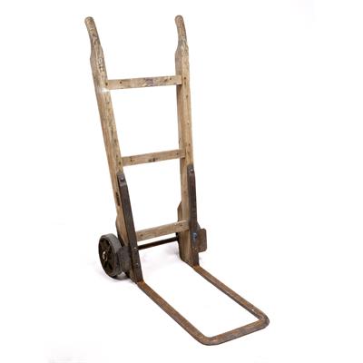 Lot 214 - AN EARLY TO MID 20TH CENTURY SACK TRUCK