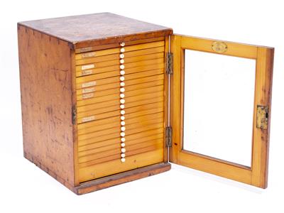 Lot 294 - A SANDS & HUNTER MICROSCOPE SLIDE CABINET