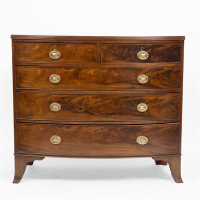 Lot 403 - A 19TH CENTURY MAHOGANY BOW FRONTED CHEST