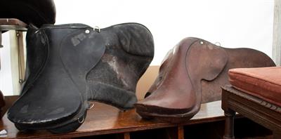 Lot 434 - A SELECTION OF SANKEY AND OTHER LEATHER HORSES SADDLES