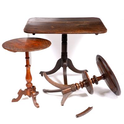 Lot 443 - A REGENCY OAK TILT TOP CENTRE TABLE