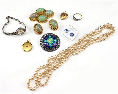 Lot 502 - A SELECTION OF COSTUME JEWELLERY