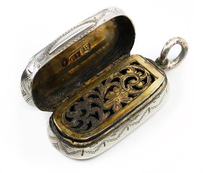 Lot 510 - A VICTORIAN SILVER VINAIGRETTE